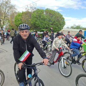 هم‌رکابی ۱۵۰۰ دانش‌آموز قزوینی از میدان جانبازان تا گلزار شهدا